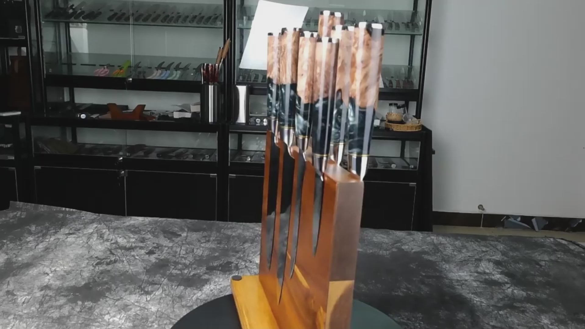 Load video: sharp blades - Damascus Steel Knife Set with Black Resin Handle