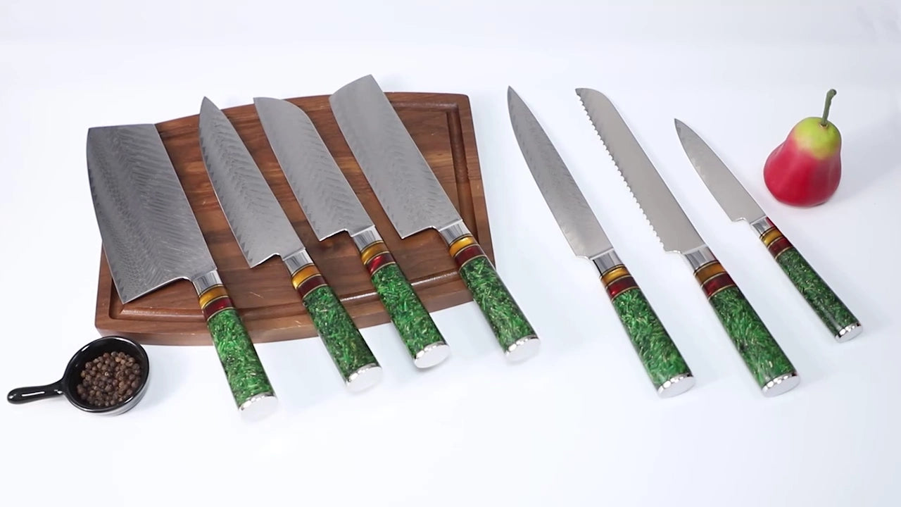 Carregar vídeo: 8 piece damascus kitchen knife set with green resin handle showing sharp blades and premium design