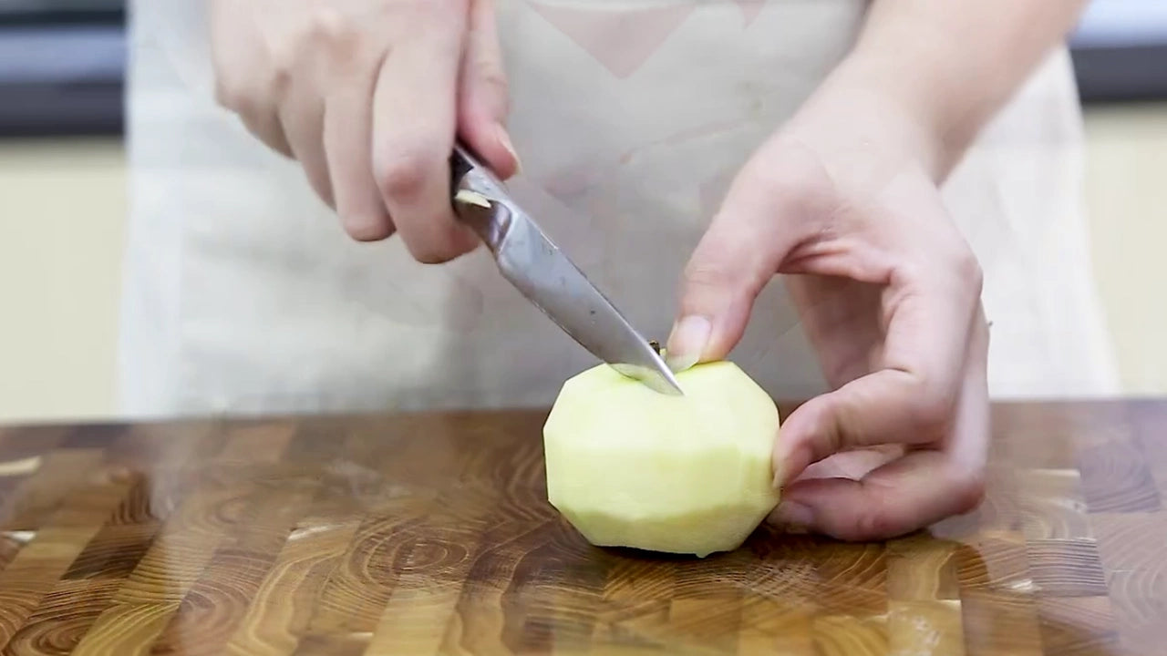 Carregar vídeo: 3 5 inch damascus paring Japanese knife with abalone handle cutting demonstration sharp precision kitchen knife uk