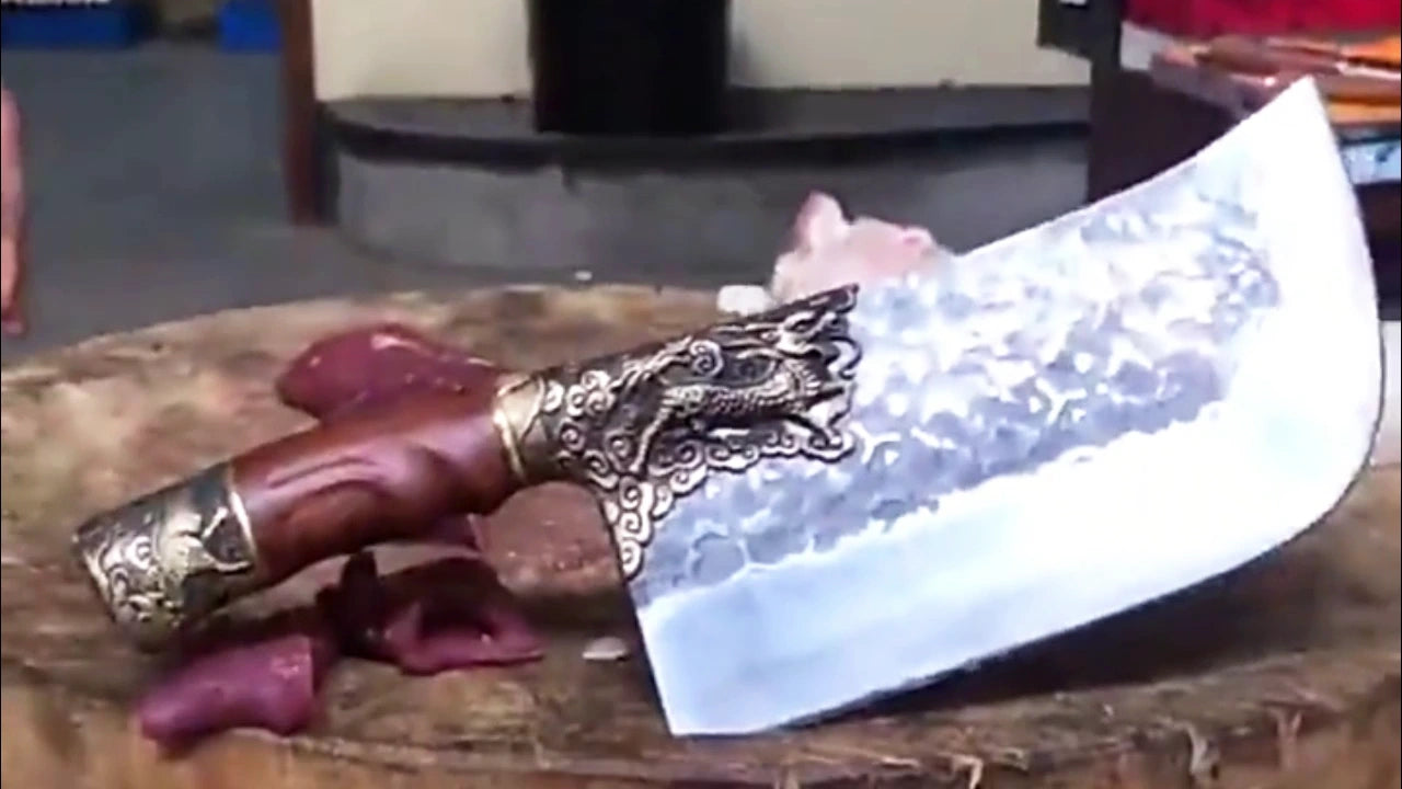 Carica il video: Video demo of 8 inch handmade forged high carbon steel butcher knife with dragon engraved handle and razor sharp cleaver blade for meat preparation