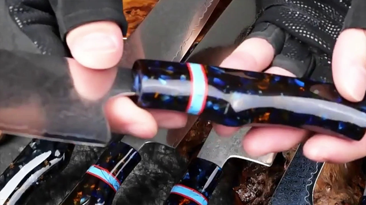 Carregar vídeo: premium damascus knife set with ultra sharp blades and ergonomic turquoise resin handles for professional kitchen use